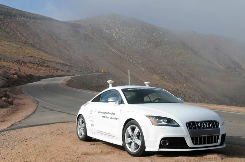 Illustration for article titled Driverless Cars: Should We Worry?